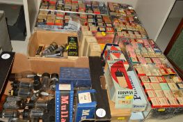 FOUR BOXES AND LOOSE VINTAGE VACUUM TUBES (THERMIONIC VALVES), including makers such as Ediswan,