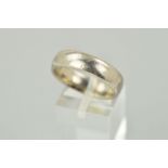 AN 18CT WHITE GOLD GENTLEMAN'S BAND RING designed as a plain D-shape band, 18ct hallmark for