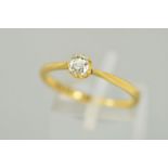 AN EARLY 20TH CENTURY 18CT GOLD SOLITAIRE DIAMOND RING, the old cut diamond within an eight claw