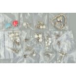 A SELECTION OF SILVER AND WHITE METAL JEWELLERY to include an expandable charm bracelet, two