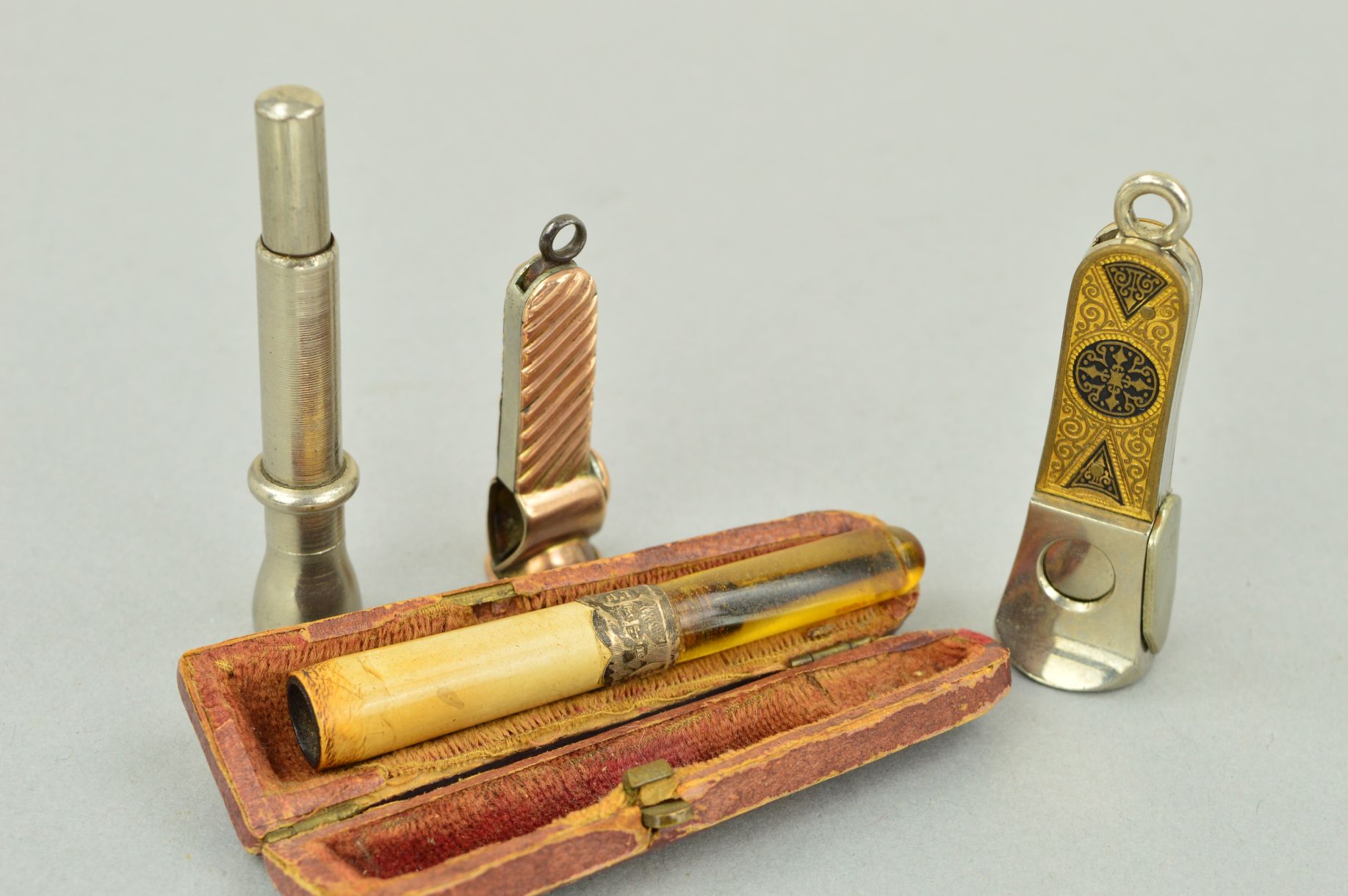 MISCELLANEOUS SMOKING RELATED ITEMS to include a cased Meerschaum and amber cheroot holder, a 9ct
