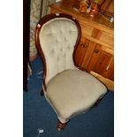 A VICTORIAN WALNUT BUTTONED SPOON BACK CHAIR