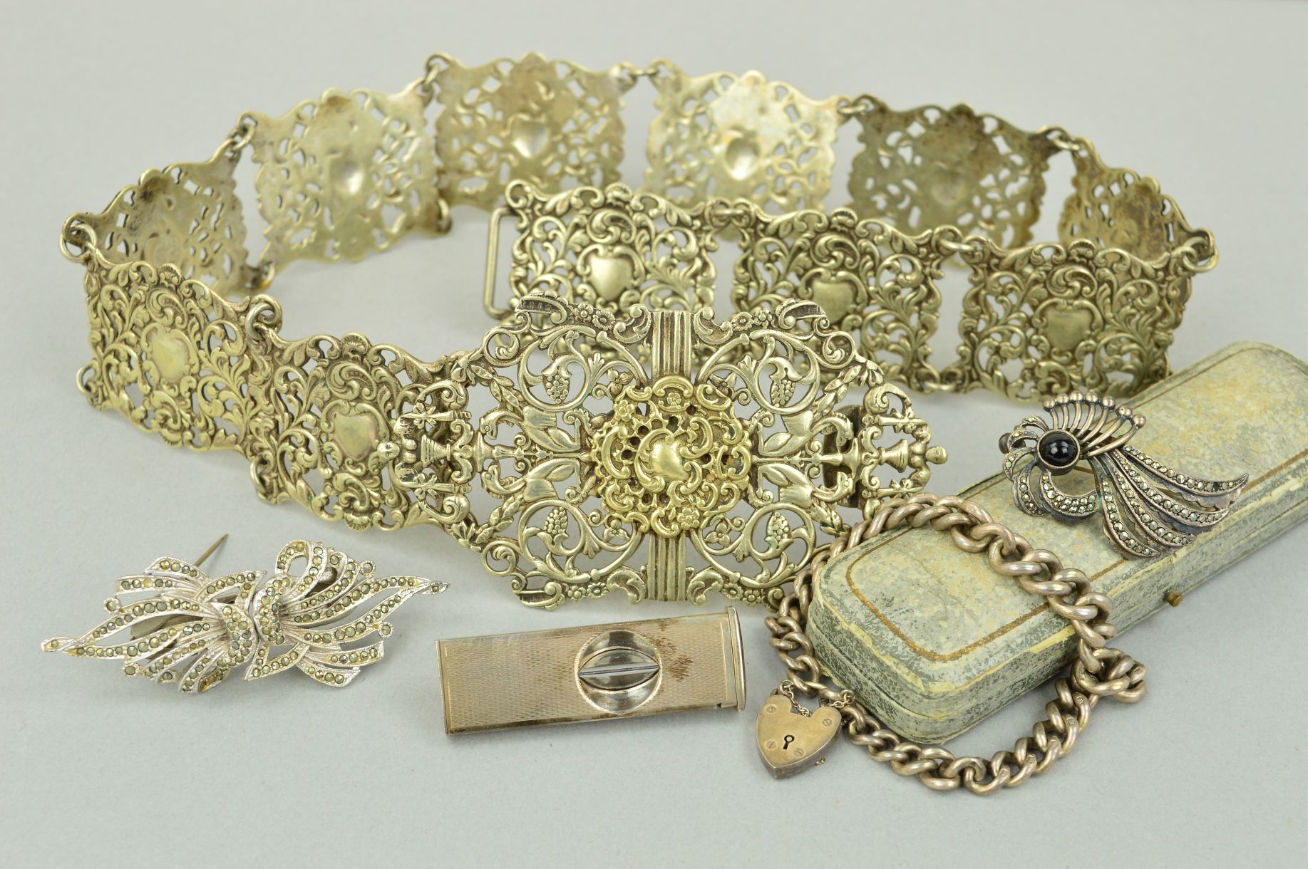 AN EARLY 20TH CENTURY EPNS BELT, A CIGAR CUTTER AND THREE ITEMS OF JEWELLERY, the belt of pierced