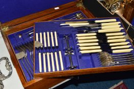 AN EDWARDIAN OAK CASED CANTEEN OF SILVER PLATED OLD ENGLISH PATTERN CUTLERY, marker William Page,