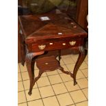 AN EDWARDIAN MAHOGANY ENVELOPE CARD TABLE with single drawer on cabriole legs united by a stretcher,