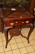 AN EDWARDIAN MAHOGANY ENVELOPE CARD TABLE with single drawer on cabriole legs united by a stretcher,