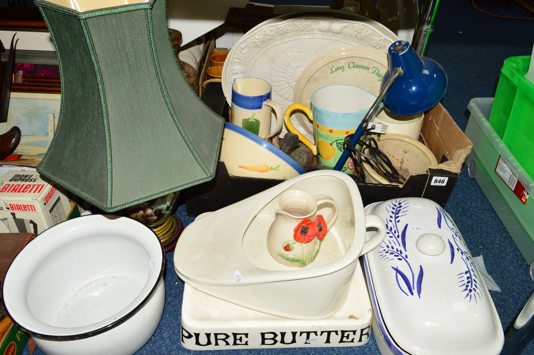 A BOX AND LOOSE SUNDRY/KITCHEN ITEMS, to include table lamps, enamel chamber pot and another a 'Pure