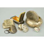 A SELECTION OF SILVER PILL BOXES, SNUFF CASES AND A SMALL COMPACT to include a large circular