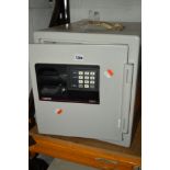 A SENTRY ELECTRONIC DIGITAL SAFE (key)