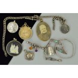 A SELECTION OF JEWELLERY, to include a circular black jasperware Wedgwood pendant, a bracelet with