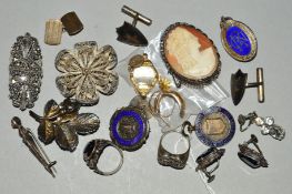 A SMALL PARCEL OF FILIGREE, silver and costume jewellery