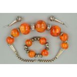 A NECKLACE, BRACELET AND EARRING SUITE, the necklace designed as graduated large orange plastic