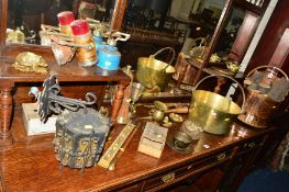 A QUANTITY OF BRASS AND COPPER MISCELLANEOUS to include a four piece companion set, a copper coal