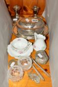 A SMALL PARCEL OF PLATED WARES, CERAMICS, etc to include plated pair of dwarf candlesticks,