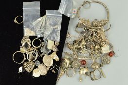 A QUANTITY OF SILVER AND WHITE METAL JEWELLERY to include pendants, brooches and rings, some items