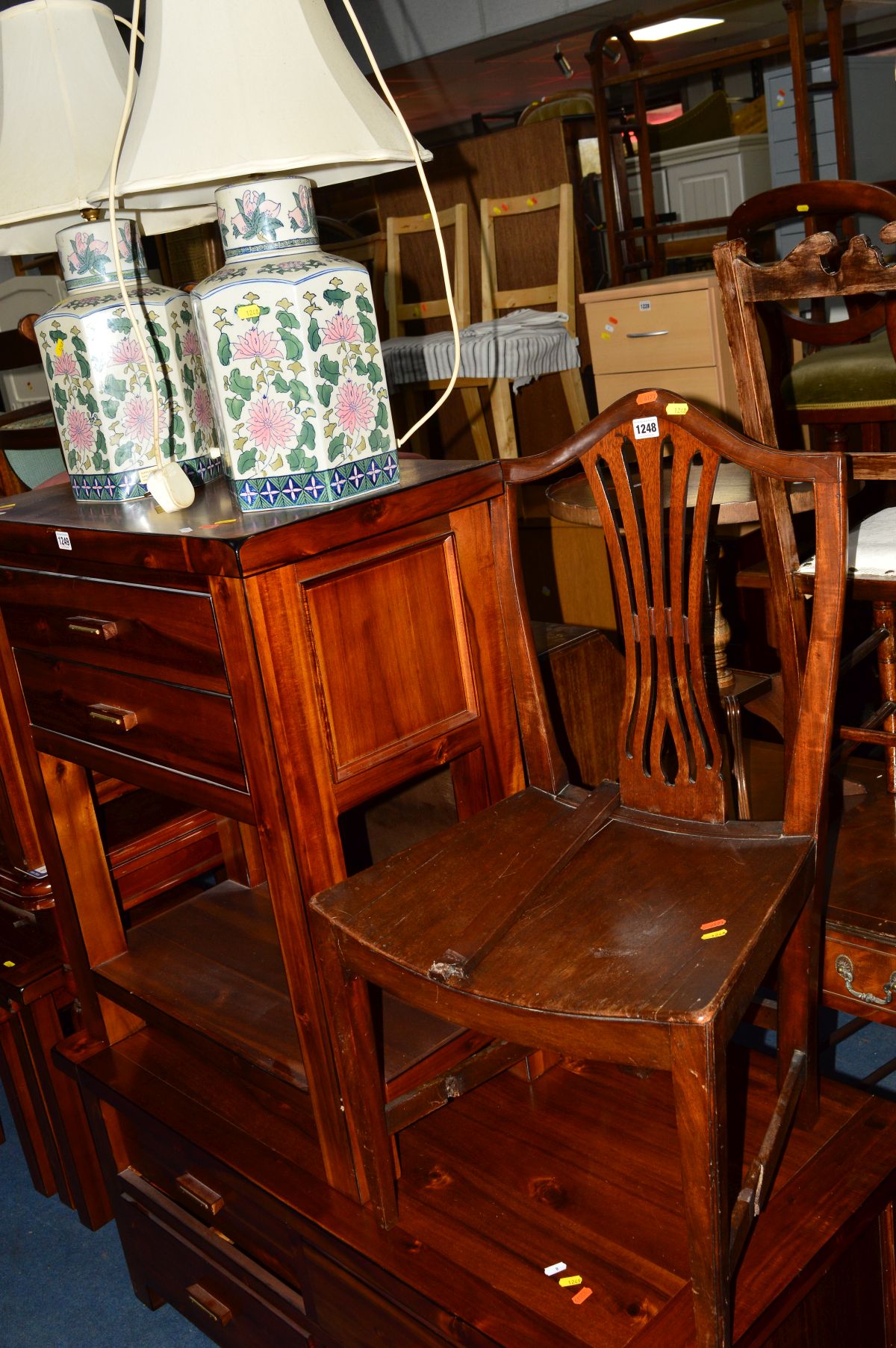 A GEORGIAN MAHOGANY DINING CHAIR (sd) together with a pair of ceramic table lamps with floral detail