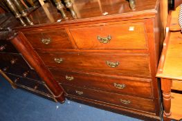 AN EDWARDIAN WALNUT CHEST of two short and three long drawers with brass handles, width 121cm x