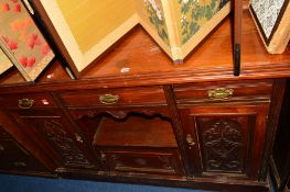 AN EDWARDIAN WALNUT SIDEBOARD with three various drawers, width 135cm x depth 43cm x height 91cm