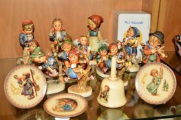 A GROUP OF HUMMEL FIGURES AND TRINKETS to include boxed 'Feeding Time' HUM199, 'Puppy Love' HUM1,