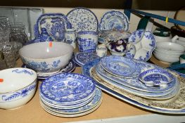 A QUANTITY OF BLUE AND WHITE CERAMICS, to include Spode 'Italian', 'Willow' tureens etc