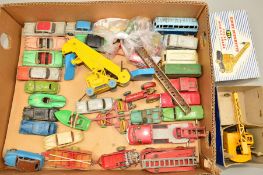 A QUANTITY OF BOXED AND UNBOXED ASSORTED PLAYWORN DINKY TOYS DIECAST VEHICLES, to include boxed