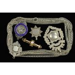 A 9CT GOLD CULTURED PEARL BROOCH, A LONG CHAIN AND FOUR MEDALLIONS, the bar brooch of scrolling