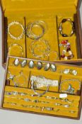 A SELECTION OF COSTUME JEWELLERY AND A JEWELLERY BOX to include various paste rings, bracelets,