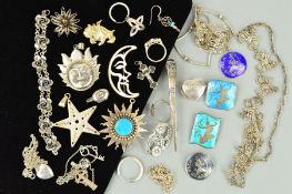 A SELECTION OF SILVER AND WHITE METAL JEWELLERY to include brooches, rings, pendants, necklaces,