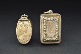 A GEORGE IV SILVER VINAIGRETTE, of rectangular form, engine turned decoration with foliate borders