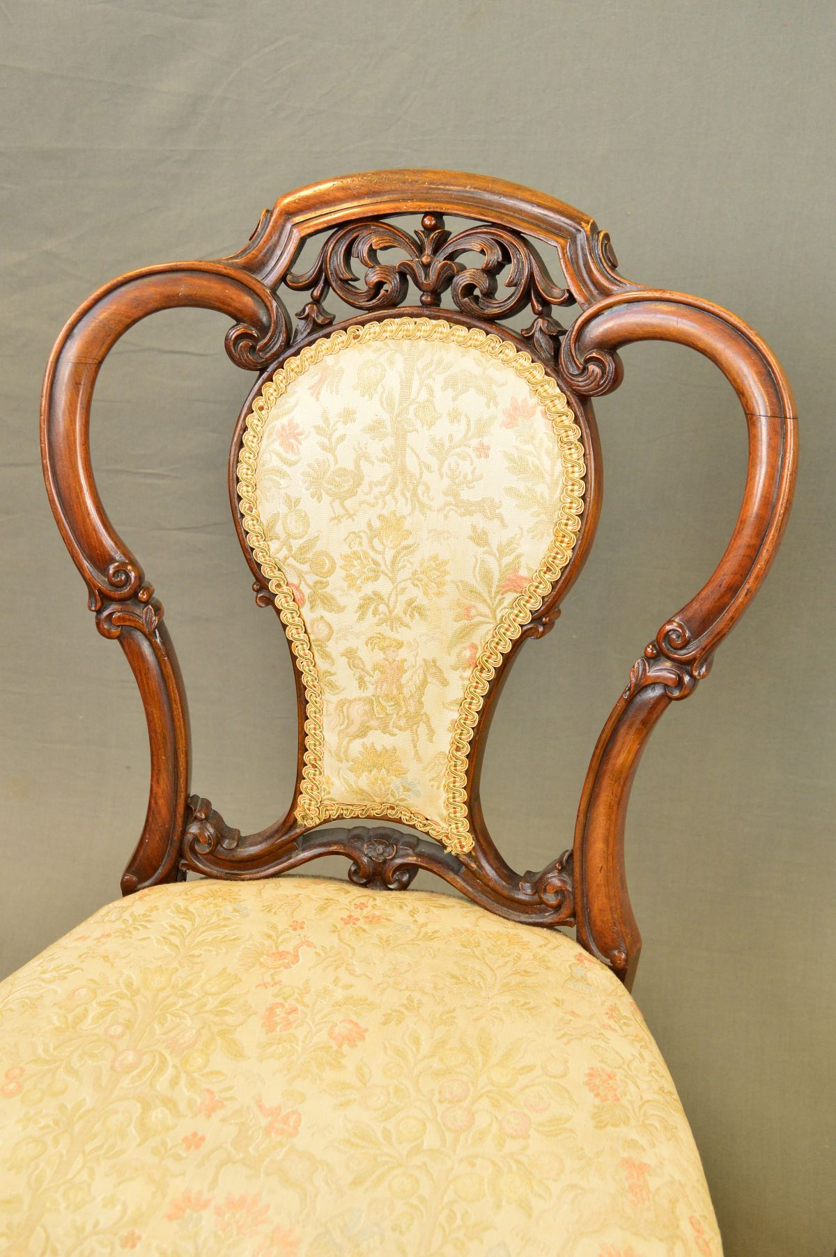 A SET OF FOUR VICTORIAN WALNUT DINING CHAIRS, the serpentine top rail above central foliate - Image 5 of 10