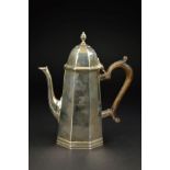 A LATE VICTORIAN SILVER OCTAGONAL COFFEE POT, the domed cover with urn shaped finial, 'S' scroll