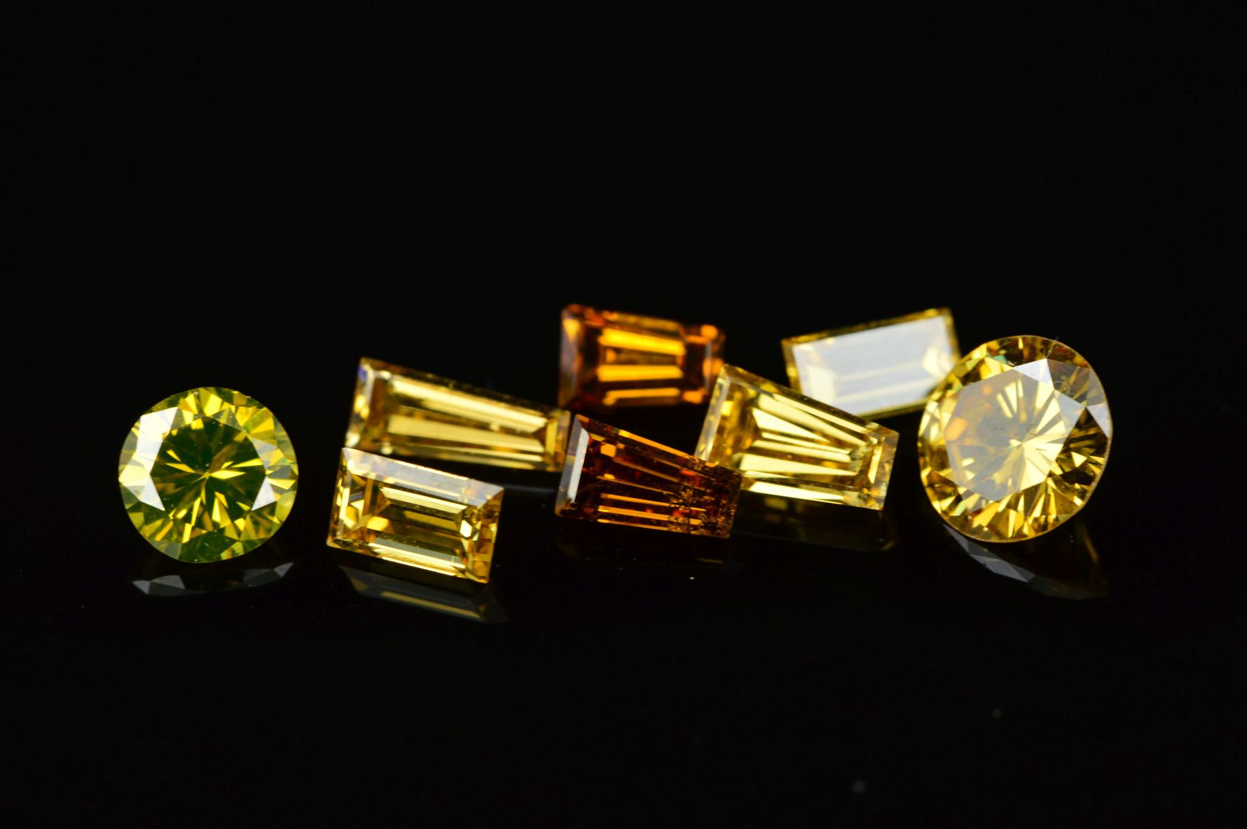 A SELECTION OF VARI-CUT MIXED COLOURED DIAMONDS, yellow to brown shades, approximate total weight