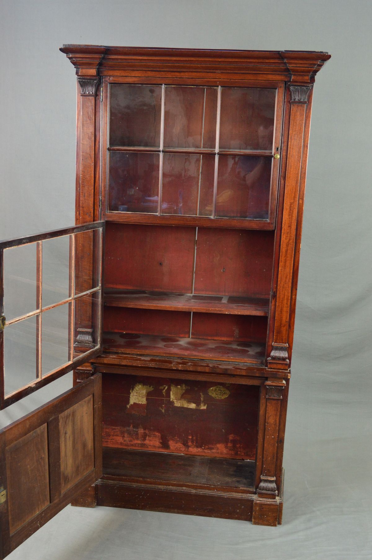 AN EARLY 19TH CENTURY MAHOGANY BOOKCASE, the moulded cornice above two glazed doors each with six - Image 2 of 13