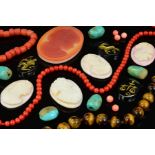 A SELECTION OF MAINLY SEMI PRECIOUS LOOSE GEMS, to include turquoise beads, tiger's eyes, coral