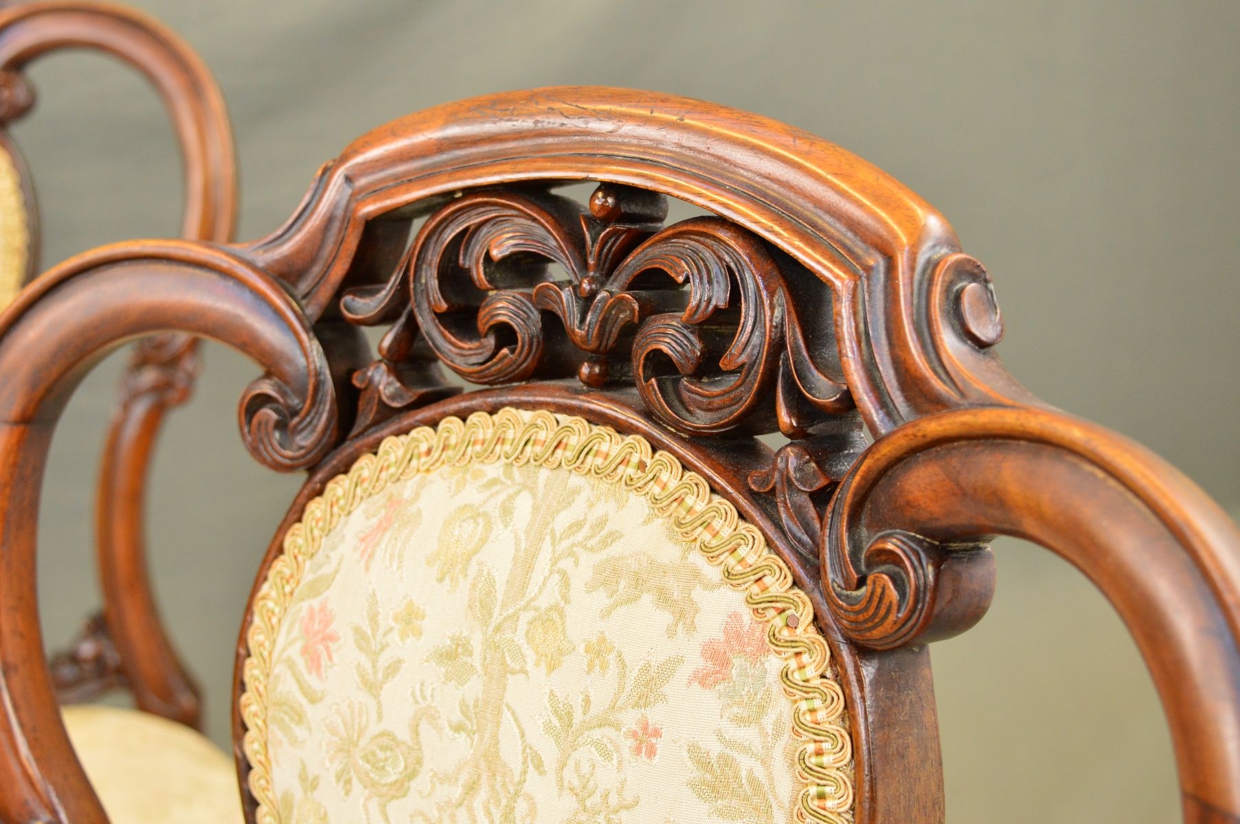 A SET OF FOUR VICTORIAN WALNUT DINING CHAIRS, the serpentine top rail above central foliate - Image 4 of 10