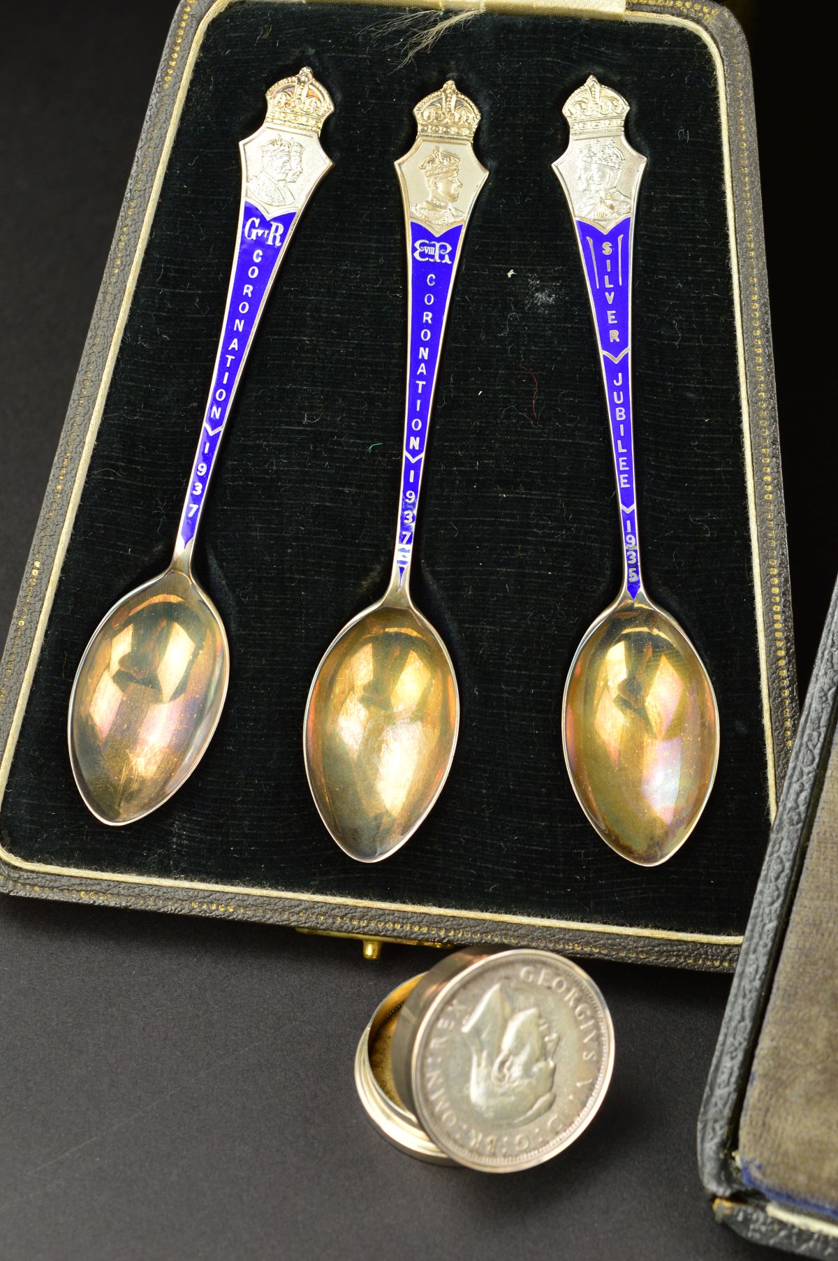 A CASED SET OF THREE GEORGE V, EDWARD VIII AND GEORGE VI SILVER, SILVER GILT AND ENAMEL - Image 4 of 12