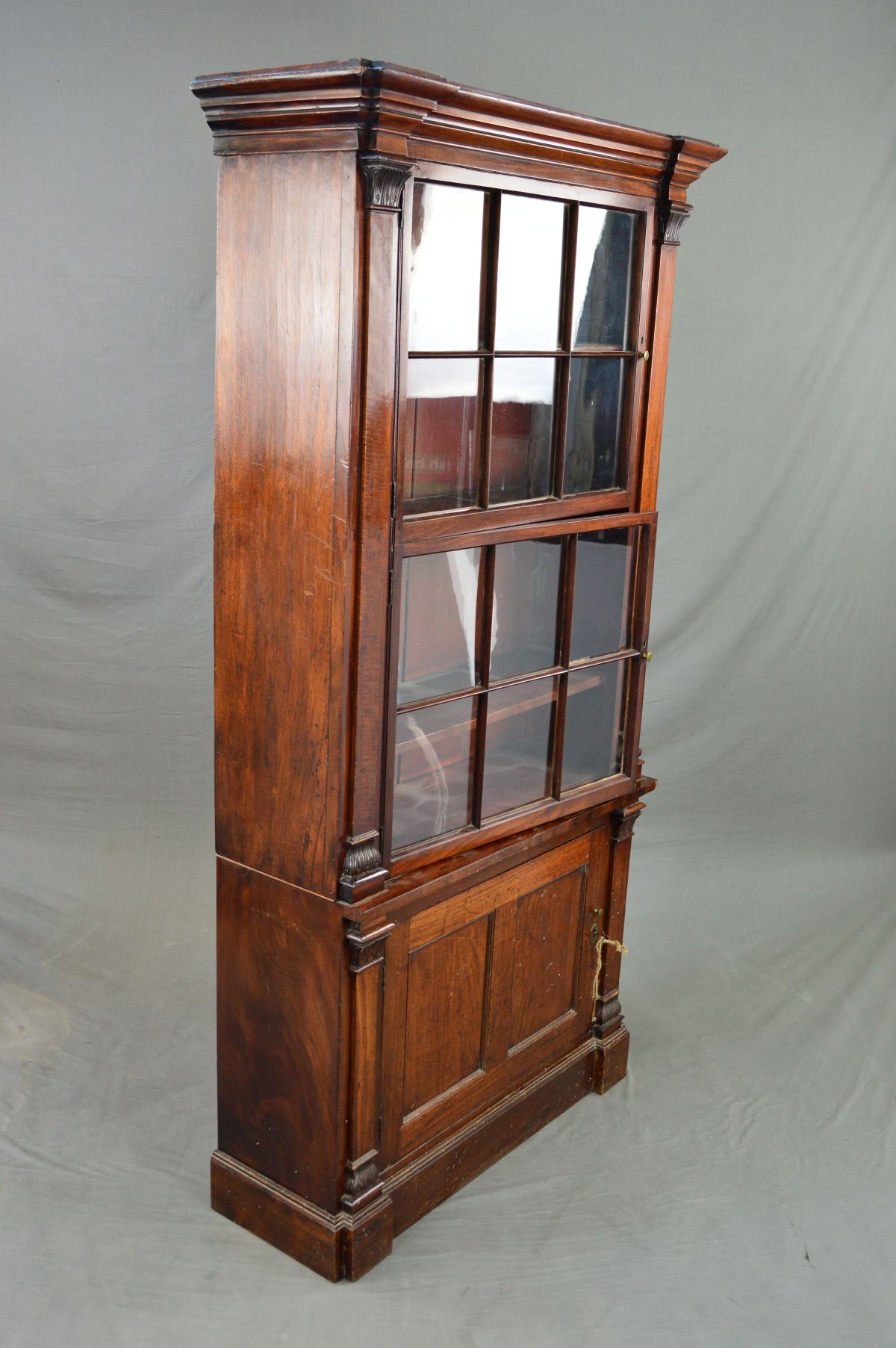 AN EARLY 19TH CENTURY MAHOGANY BOOKCASE, the moulded cornice above two glazed doors each with six - Image 6 of 13