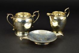 A GEORGE V SILVER CREAM JUG AND MATCHING TWIN HANDLED SUGAR BOWL, cast rims, makers Charles S. Green