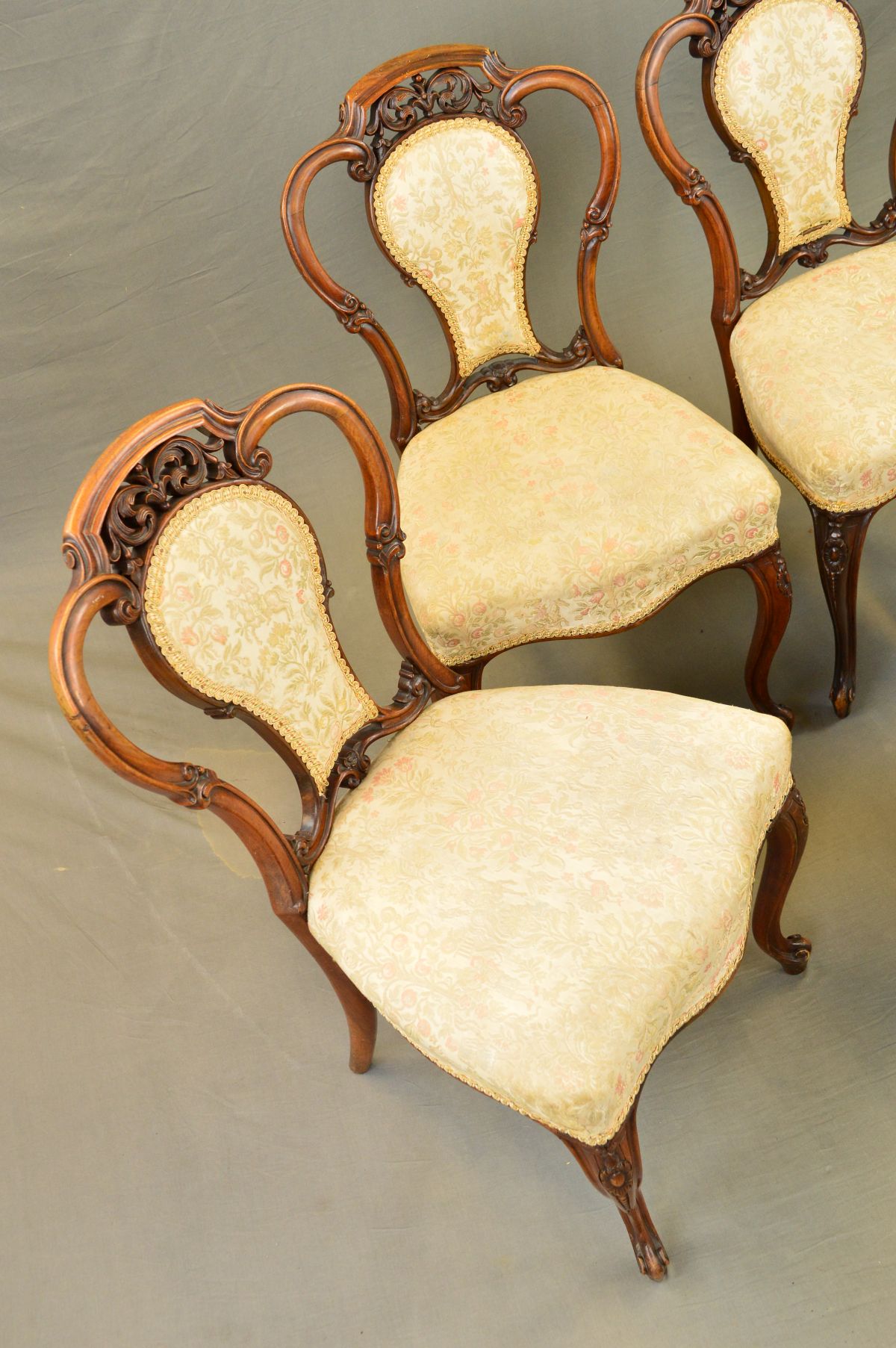 A SET OF FOUR VICTORIAN WALNUT DINING CHAIRS, the serpentine top rail above central foliate - Image 2 of 10