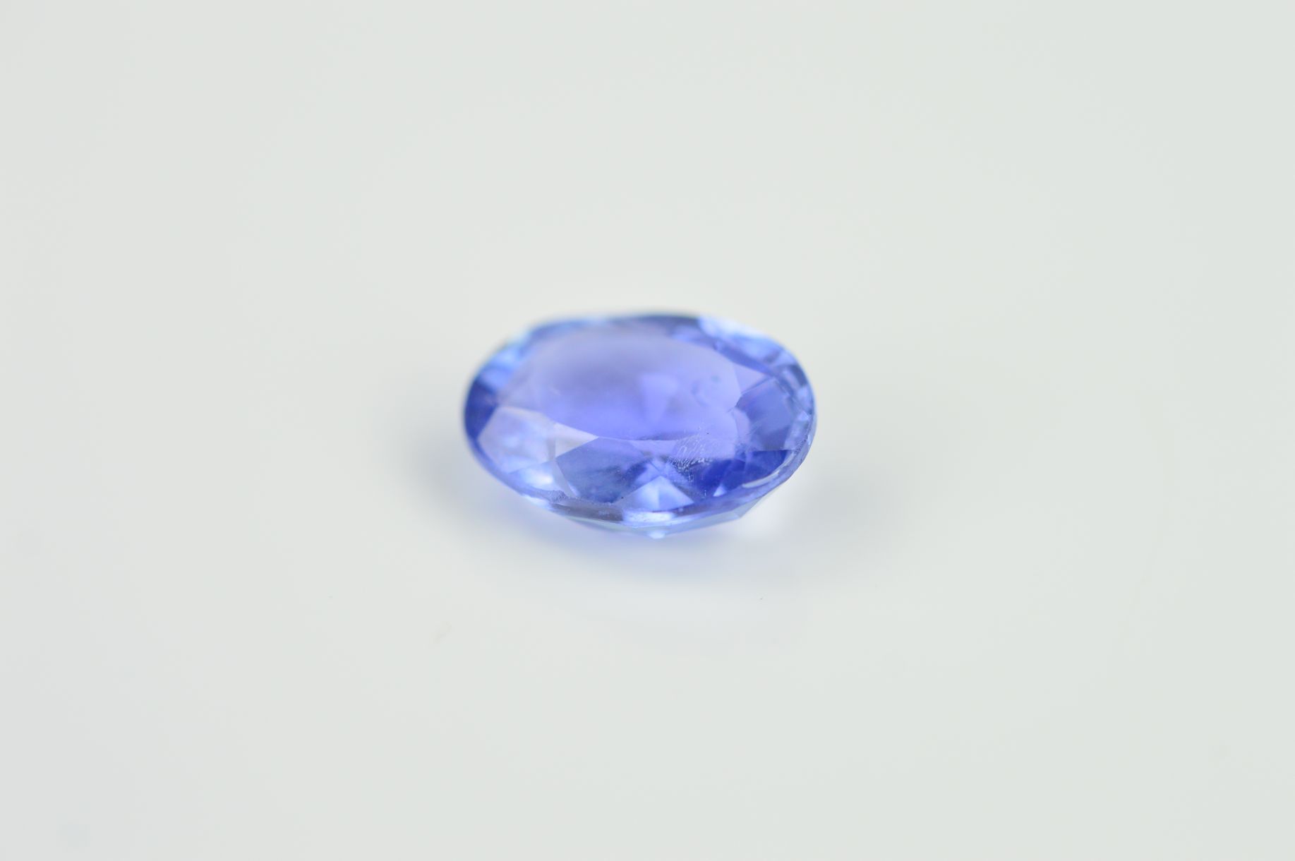 THREE OVAL MIXED CUT BLUE SAPPHIRES, average dimension 9.9mm x 7.5mm, total sapphire weight 8.53ct - Image 5 of 5