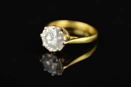 AN 18CT GOLD MODERN LARGE SINGLE STONE DIAMOND RING, calculated modern round brilliant cut diamond
