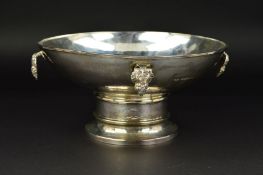 A GEORGE V SILVER FRUIT BOWL, of circular form, hand hammered finish with hinged cast fruiting