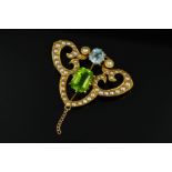 A GOLD EARLY 20TH CENTURY AQUAMARINE, PERIDOT AND SPLIT PEARL BROOCH, open work design, measuring