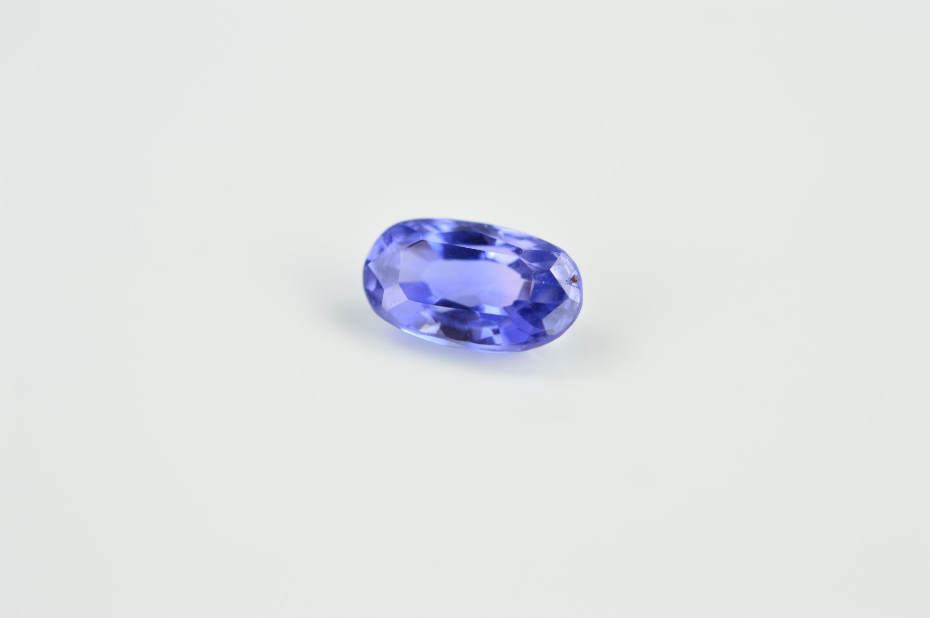 THREE OVAL MIXED CUT BLUE SAPPHIRES, average dimension 9.9mm x 7.5mm, total sapphire weight 8.53ct - Image 4 of 5