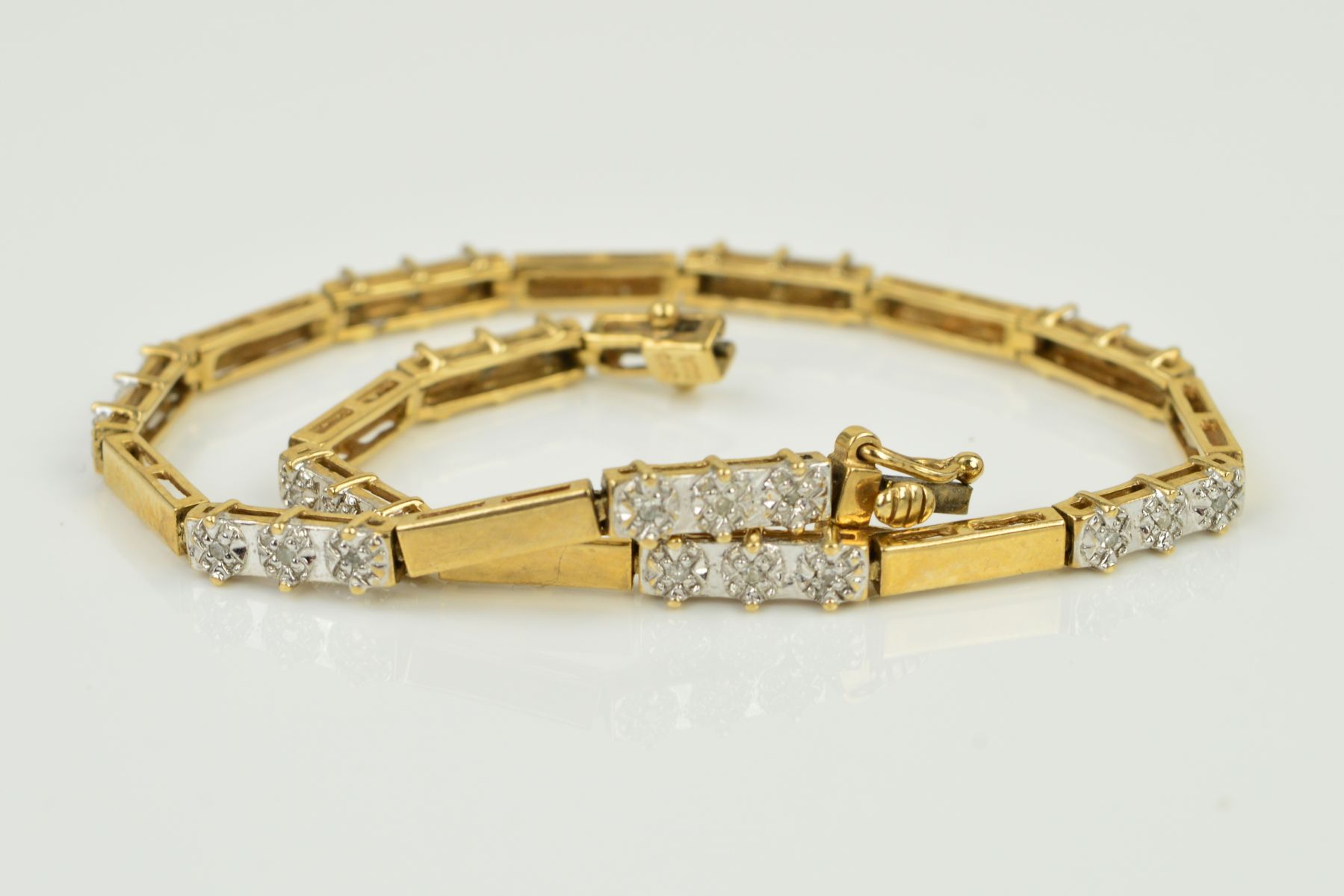 A MODERN DIAMOND PANEL LINK BRACELET, estimated diamond weight 0.30ct, bracelet measuring