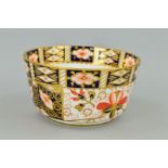 A ROYAL CROWN DERBY IMARI SUGAR BOWL, '2451' pattern, diameter 15cm