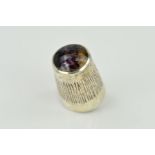 A SILVER BLUE JOHN THIMBLE, bark finish, round Blue John cabochon measuring 12.5mm in diameter,