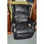 A BLACK LEATHER ELECTRIC RISE AND RECLINE ARMCHAIR