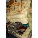 A CREAM LEATHER THREE PIECE LOUNGE SUITE, comprising of a three seater settee and a pair of