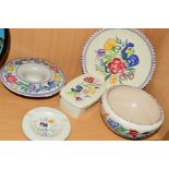 A SMALL GROUP OF POOLE POTTERY, to include ashtray, bowl, covered dish, posy bowl and plate (5)